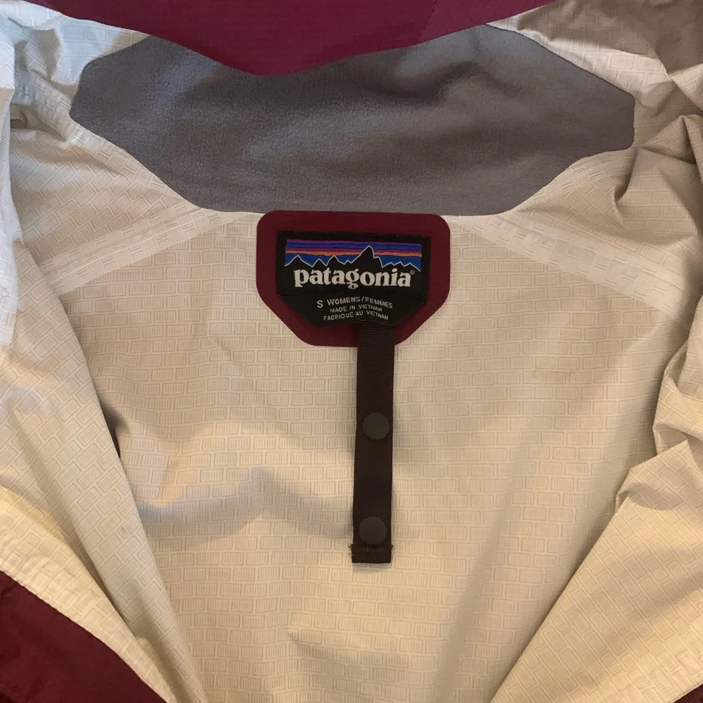 Patagonia rain shell - Picture 2 of 2
